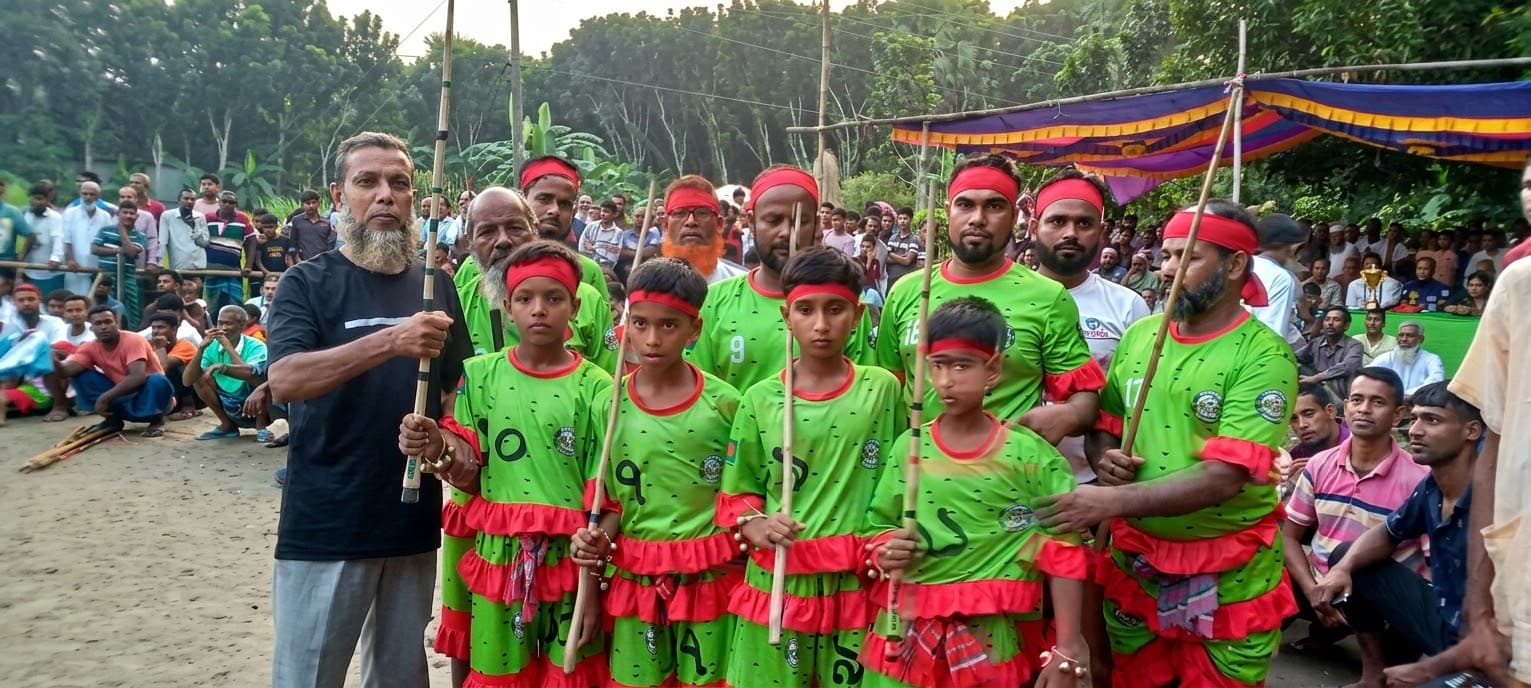 বালিয়াকান্দিতে ঐতিহ্যবাহী লাঠি খেলা, হাজারো দর্শকের ঢল